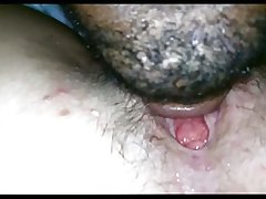 Nuolaisi häntä, kunnes hän tuli klo 1:06