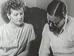 Karvainen poika tunkeutuu hänen uusi ystävänsä (1950-luvun vintage)