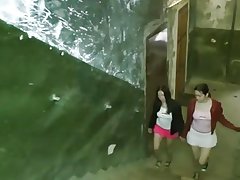 Tytöt pitää hauskaa makuuhuoneessa