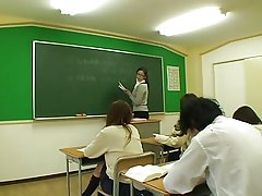 Tyttö saa hänen pieni tits suuteli ja nuoli yo kusipää